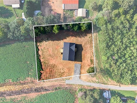 3rd image of 3840 Sonnet Dr