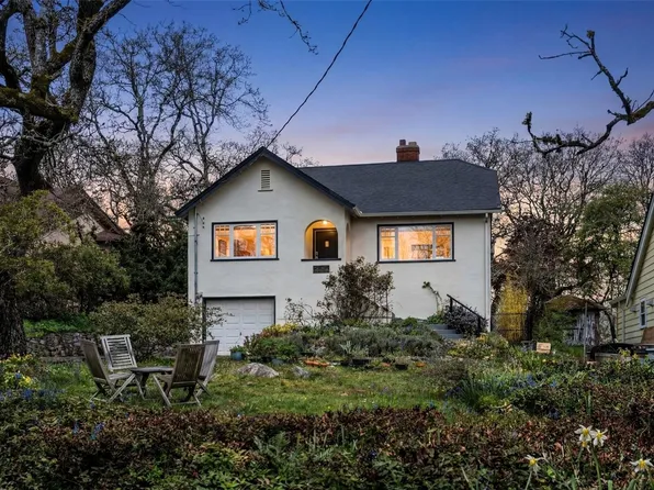 3404 Connorton Ln, Saanich, BC V8P 3K1