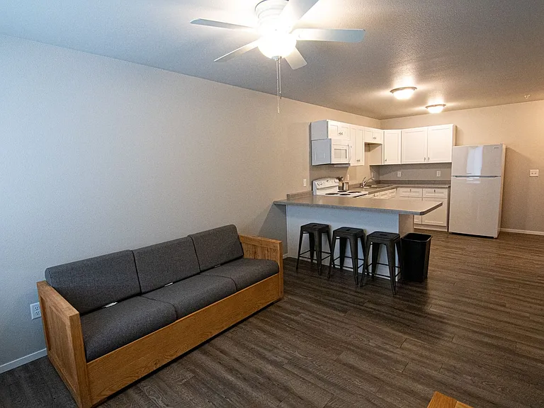 Plaza View Apartments — Photo 2