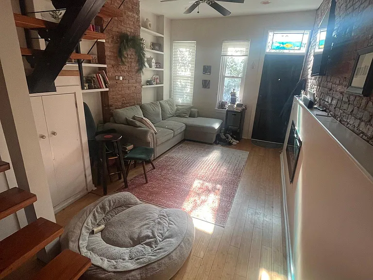 1323 E Palmer St — Photo 6