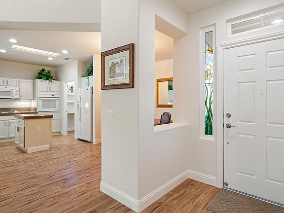 4th image of 215 Albany Street