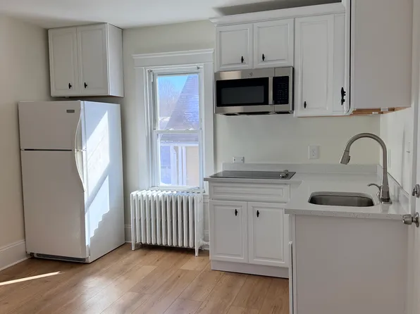 90 Spruce St APT 2f, North Attleboro, MA 02760