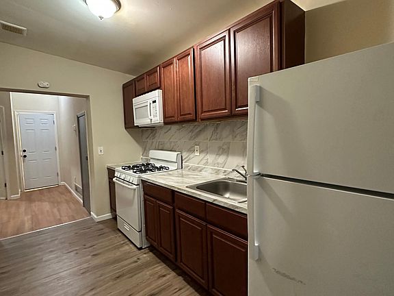 2nd image of 2236 N Park Ave APT 1