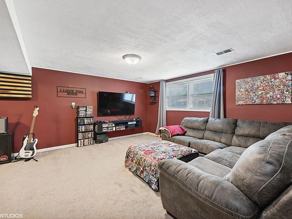 5th image of 308 Green Acres Dr