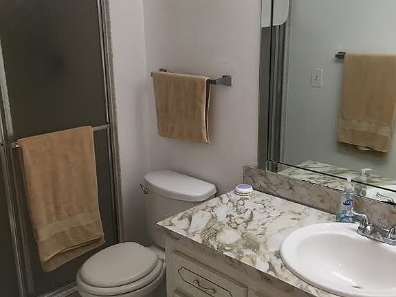 4th image of 220 Somerset L