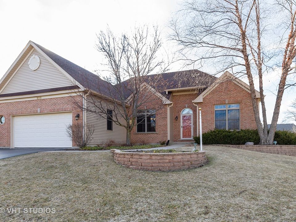 1st image of 935 Woodland Dr