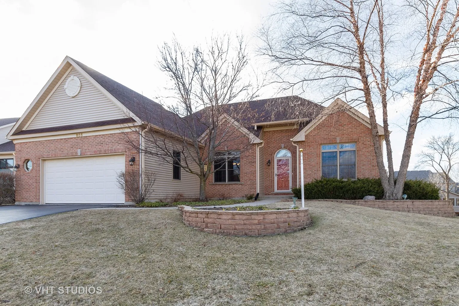 935 Woodland Dr photo 1