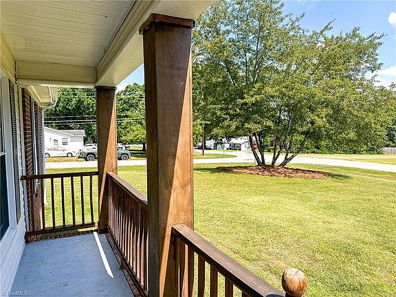 3rd image of 7295 Crenata Dr
