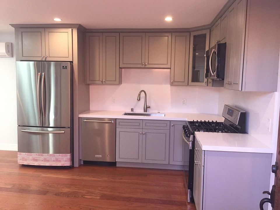 1st image of 3512 Knoll Crest Ave