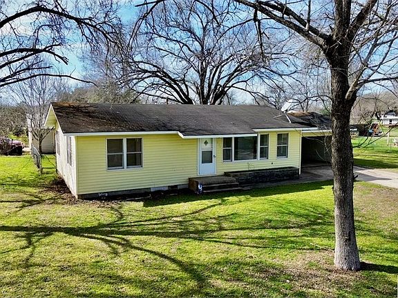 3rd image of 302 N Artesia Ave
