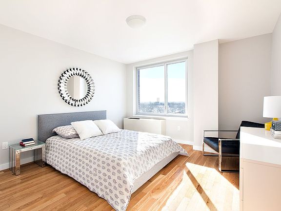3rd image of 5205 Queens Blvd APT 8A