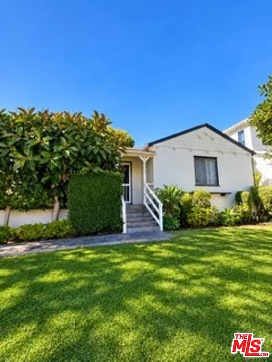 3 bed, 1.0 bath, 1116 sqft, $4,900 — Photo 1