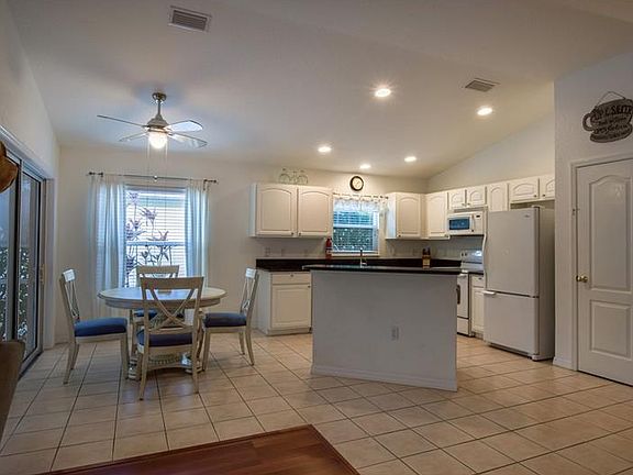 4th image of 1631 Scarlett Ave
