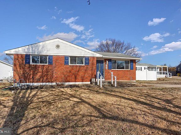 3rd image of 104 Cedarcliff Ct