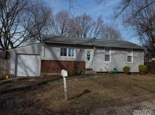 393 Evergreen Ave, Central Islip, NY 11722