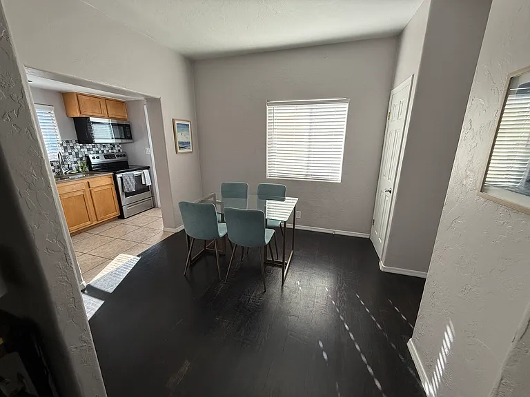 1135 E 8th St #1 — Photo 19