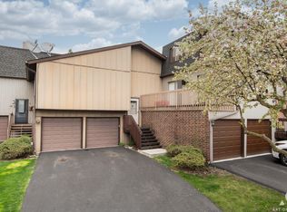 69 Salt Creek Rd, Roselle, IL 60172