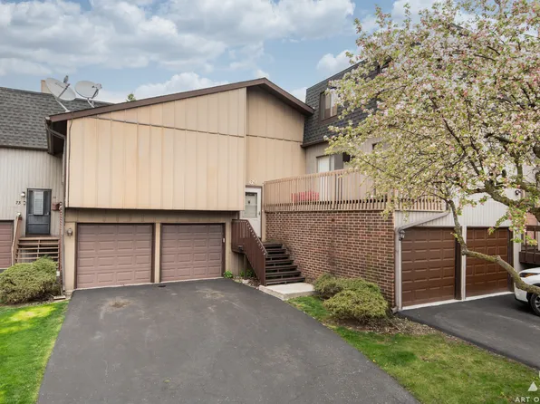 69 Salt Creek Rd, Roselle, IL 60172