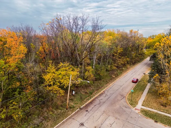 108 Arrowhead Dr #14-15-17, Algonquin, IL 60102