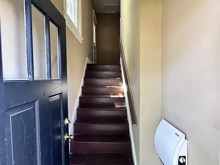 505 1/2 E Locust St #B — Photo 4