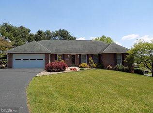 11797 Orchard Ln, Waynesboro, PA 17268