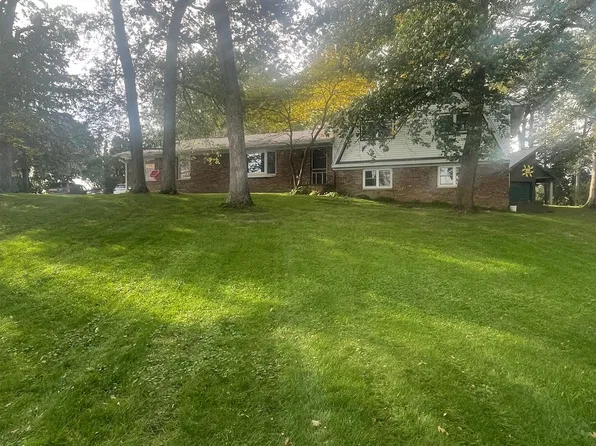 11745 Coon Hunters Rd, Blue Grass, IA 52726