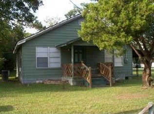 305 Waters Ave, Glennville, GA 30427