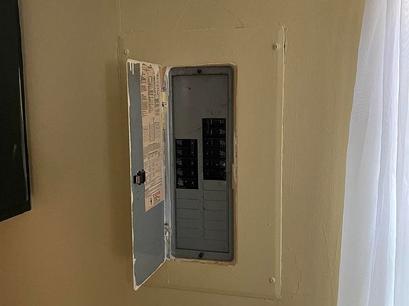 5th image of 42184 N Hancock St
