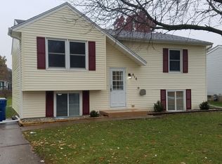816 W Donahue St, Eldridge, IA