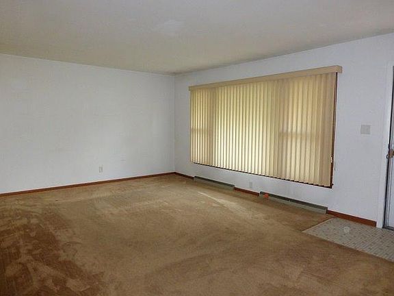 3rd image of 5840 Grant Pl