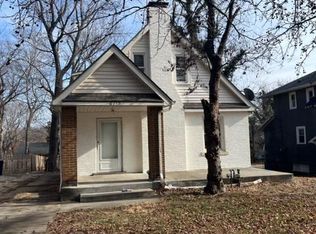 6215 Tracy Ave, Kansas City, MO 64110