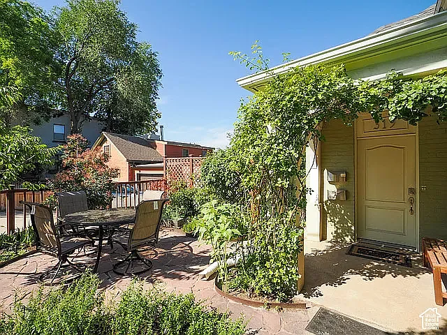 319 N Almond St #A — Photo 28