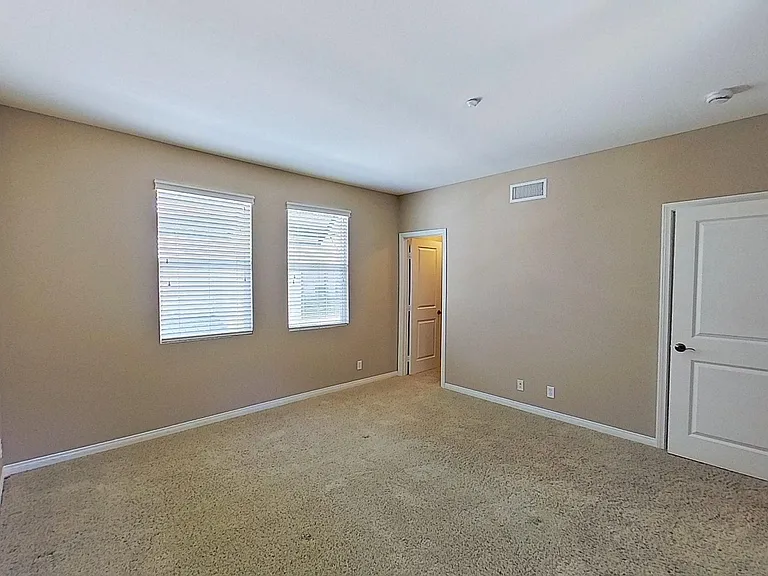 32 Meridian Dr — Photo 12