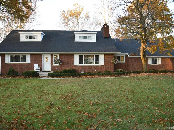 18904 Hannan Rd, New Boston, MI 48164