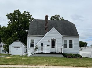 818 10th St, Monroe, WI 53566