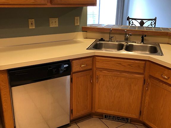 5th image of 1944 Glenfield Ct
