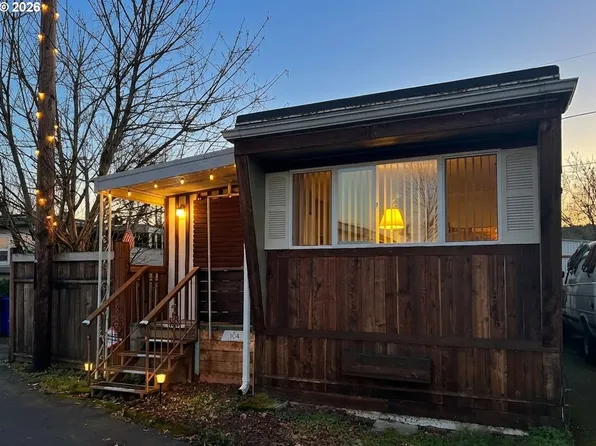 19605 River Rd Unit 104, Gladstone, OR 97027