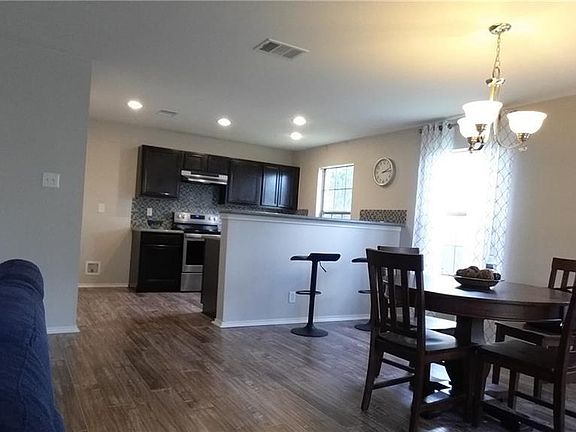 2nd image of 306 Sunnyside Dr