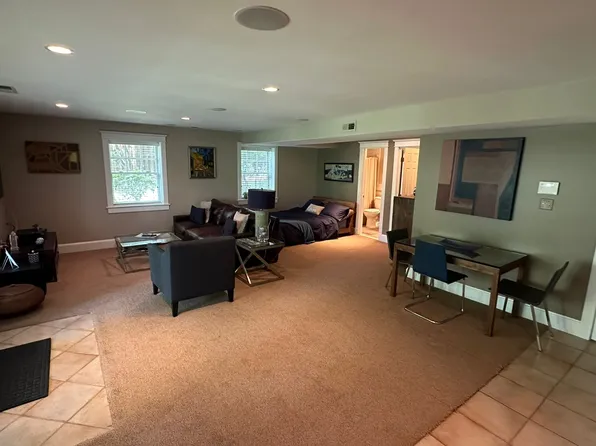 4225 19th St N, Arlington, VA 22207