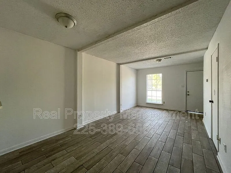 Jackson Square Townhomes — Photo 4