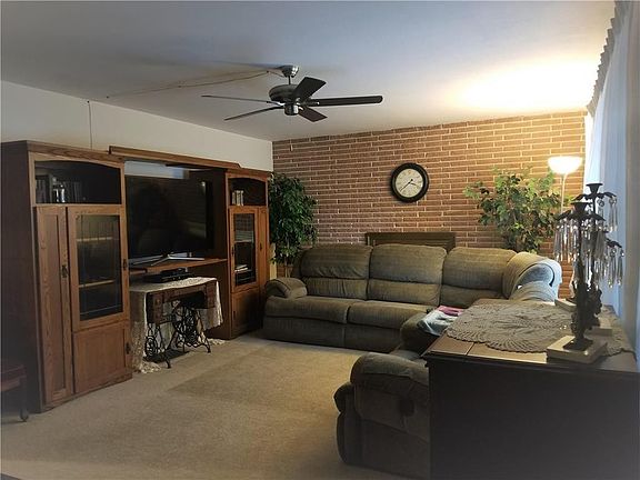 2nd image of 1905 Safari Dr