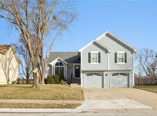 821 NE Colleen Dr, Lees Summit, MO 64086