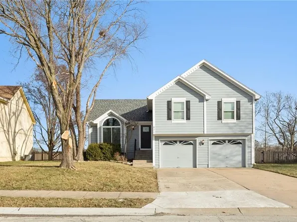 821 NE Colleen Dr, Lees Summit, MO 64086