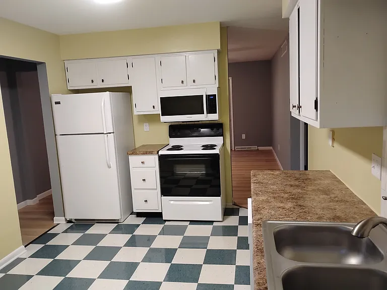 815 S Fairview Rd #A — Photo 11