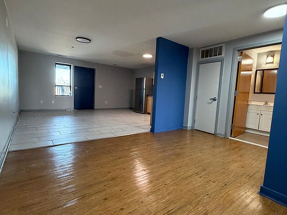 4th image of 62B03 Coleman St #B03