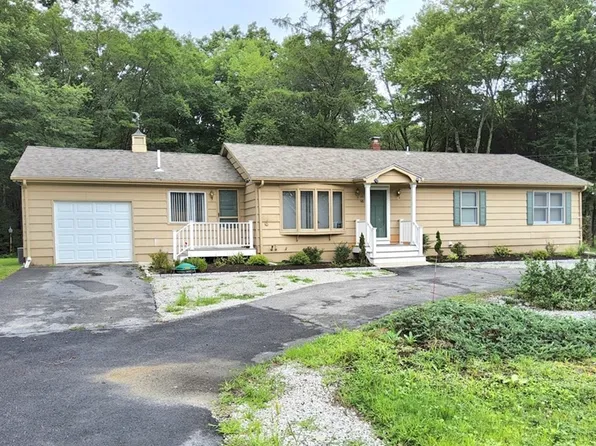 46 Lake Pkwy, Webster, MA 01570