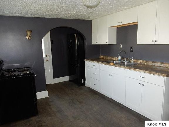 2nd image of 1001 W Chestnut St