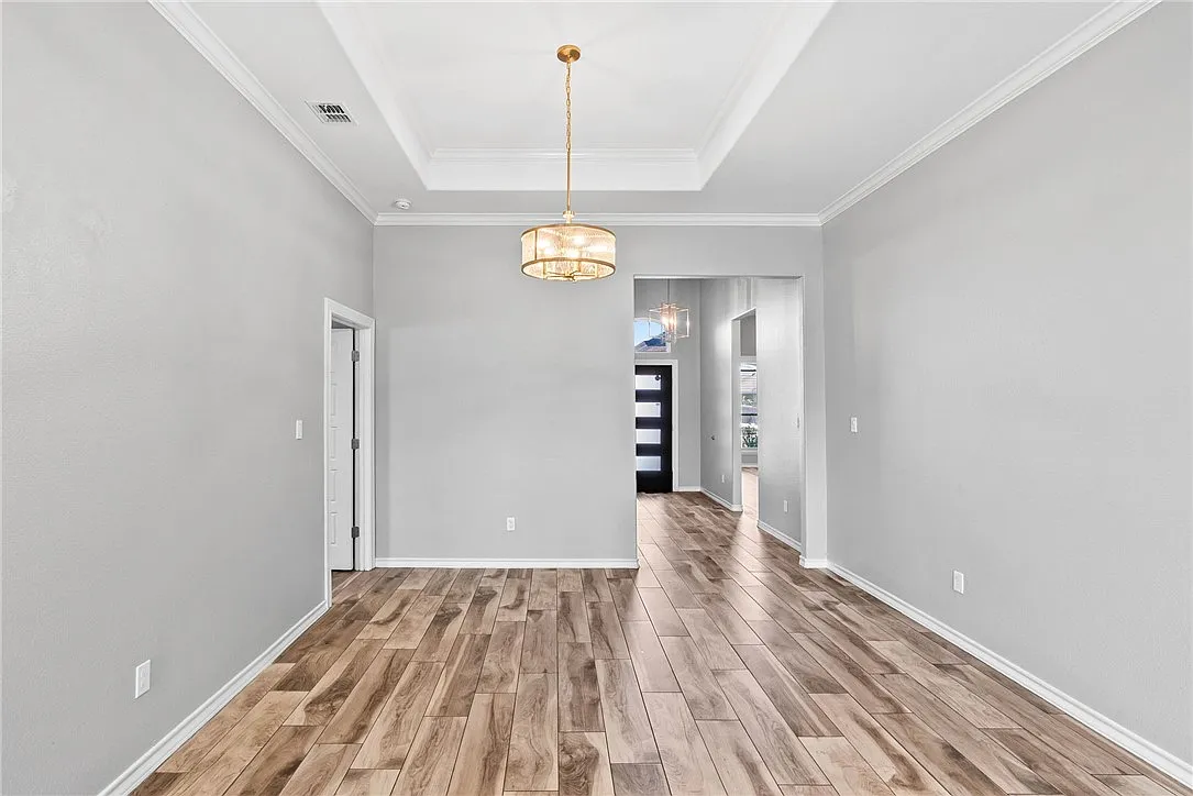 4 bed, 3.0 bath, 1937 sqft, $2,495 — Photo 4