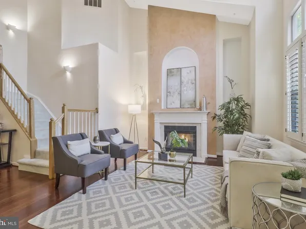 7025 Haycock Rd APT F, Falls Church, VA 22043