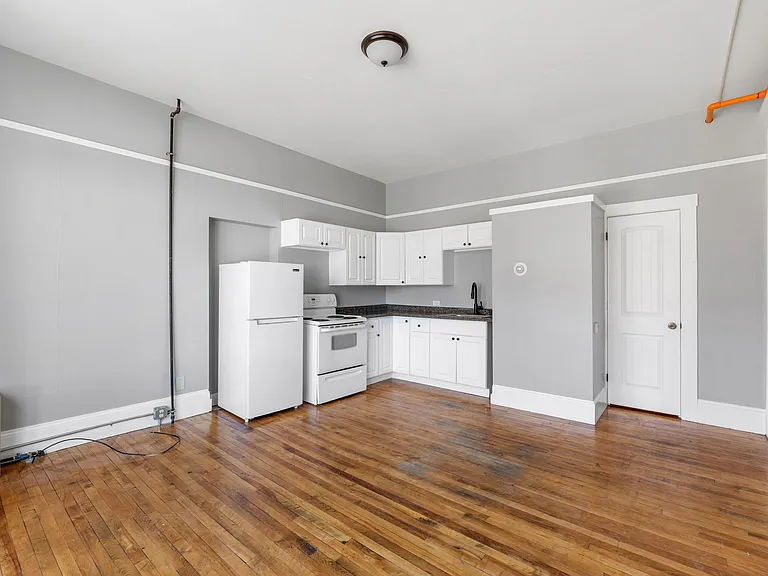 28 N Main St #2 — Photo 3